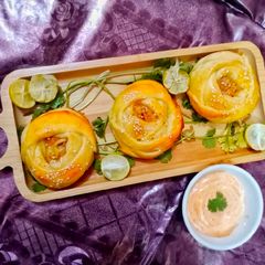 A picture of Chicken Rose Bread.