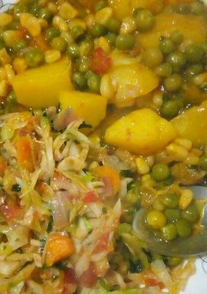 A picture of Peas stew and veges.