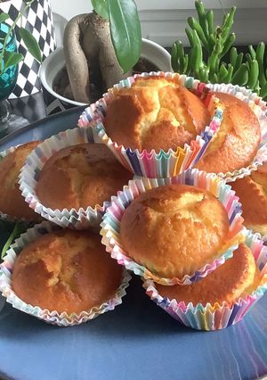 Une photo de 🍮Madeleines 🥚moelleuses orange 🍊fleur d’oranger 🥄🥀