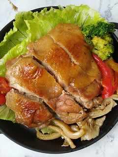 醬燒雞腿排佐菇菇〞簡易低醣菜 的食譜成品照片