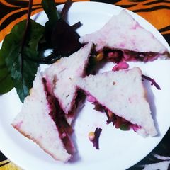 A picture of Fresh Beetroot Sandwich.