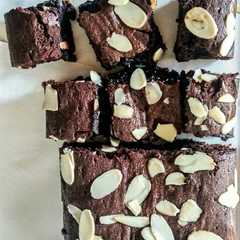รูปของ Fudgy Shiny Crust Brownie (Recook mbak afifah)