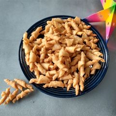A picture of Twisted Mathri.