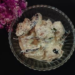 A picture of Dahi Badey with Leeks.