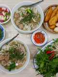 Phở Tái Viên (Rare Beef & Meatball Pho) with Homemade Chinese Crullers