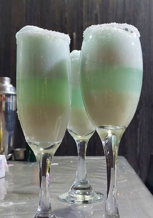 Una foto de Piña Colada Spritz ice blue! 🥂