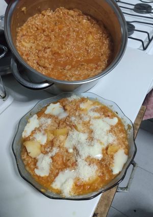 Una foto de Guiso de arroz con papa y zanahoria🥔🥕🍙