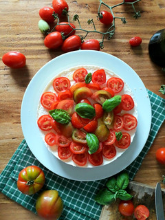 A picture of Cheesecake caprese.
