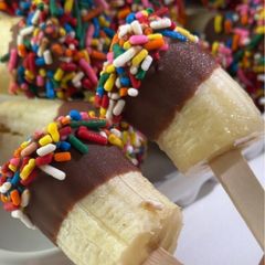 A picture of Chocolate Banana Pops.