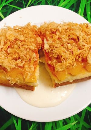 Hình của món Làm bánh mì phô mai chảy sốt chà bông.