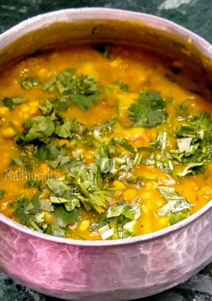 A picture of Dal Palak and Green Papaya Curry.