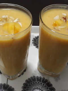 मैंगो शेक (Mango shake recipe in hindi) रेसिपी मुख्य फोटो