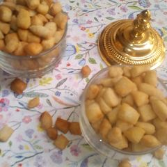 A picture of Crispy pomegranate seed-shaped snack.