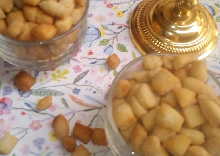 Easiest Way to Prepare Crispy pomegranate seed-shaped snack