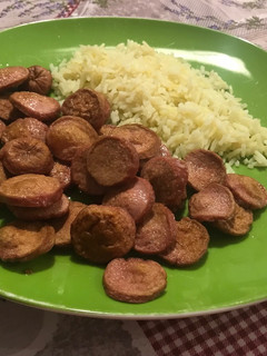 Una foto de Salchichas con arroz graneado (ideal niños)