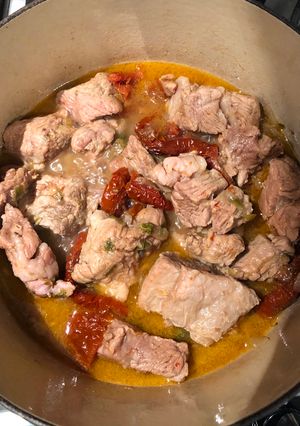 Une photo de Sauté de veau aux tomates confites et aux câpres