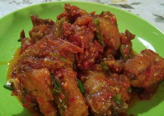 Ayam goreng pedas saos tiram