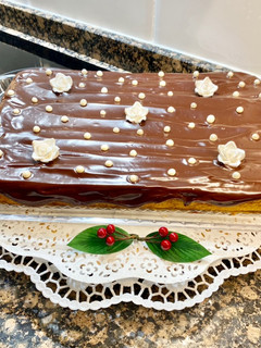 Una foto de Pastel de zanahoria con relleno y ganaché, “sin gluten “