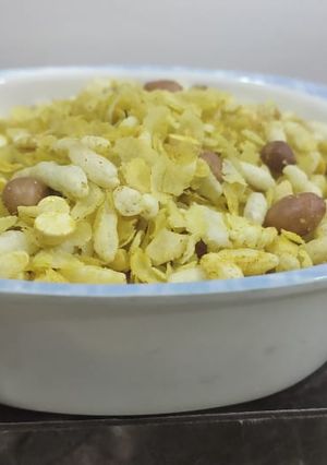 A picture of Chivda.