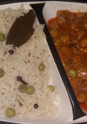 A picture of Chole chawal.