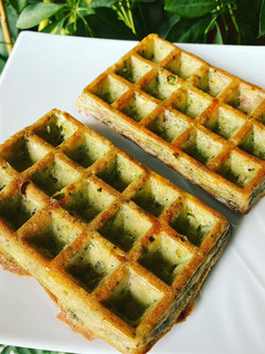 A picture of Gaufres salées au four bacon brocolis et cheddar.