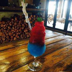 Nelis with The Pink and Blue Cocktail A picture of Nelis with The Pink and Blue Cocktail.