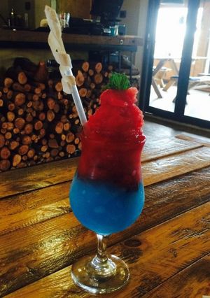 A picture of Nelis with The Pink and Blue Cocktail.