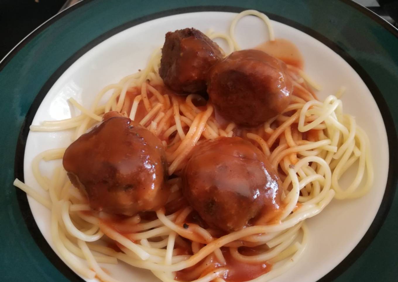 Spaghetti con albóndigas