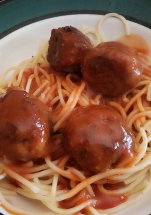Una foto de Spaghetti con albóndigas