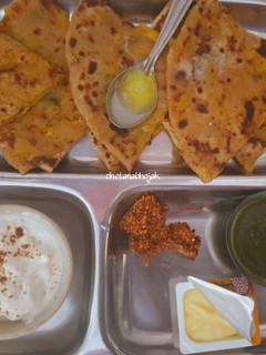 आलू पराठा (aloo paratha recipe in marathi) रेसिपी चे मुख्य फोटो