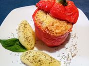 Una foto de morrones rellenos con choclo