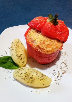 Una foto de Morrones rellenos de choclo y pollo