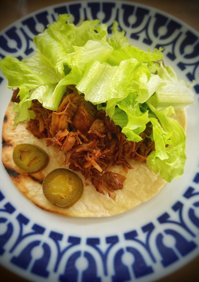 Una foto de Piadinas caseras de pollo frito caramelizado picante