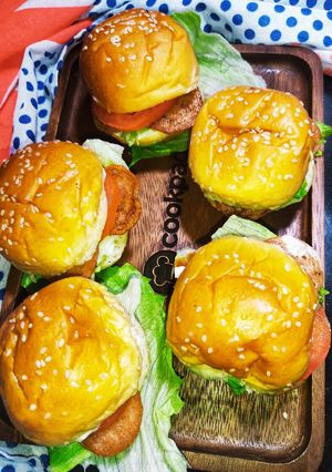 A picture of Pepperoni Mini Burger 🍔.