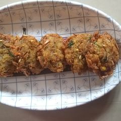 A picture of Valaipoo vadai.