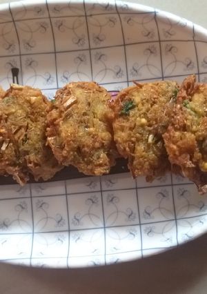 A picture of Valaipoo vadai.
