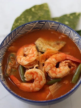 Easy Way Prepare Recipe Thai Geang Som Kuung - Thai Sour curry with shrimp and carrot tips omelette 🍛 🌶 that is Really Delicious, Tasty}