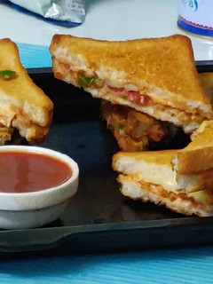 मयो चीज़ सैंडविच (Mayo cheese sandwich recipe in hindi) रेसिपी मुख्य फोटो