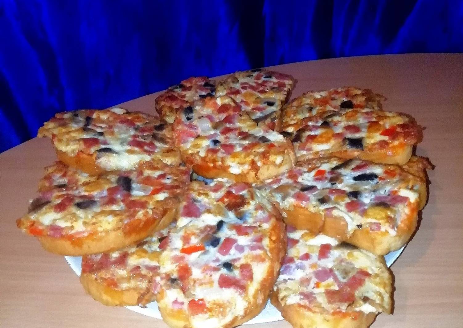 Бутерброд пицца батон фото