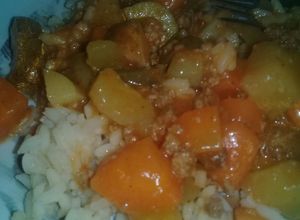 Una foto de Carne Molida con Verduras en salsa (fácil)