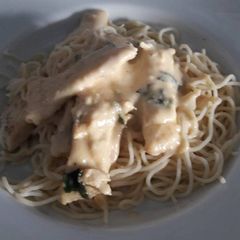 A picture of Creamy lemon chicken.