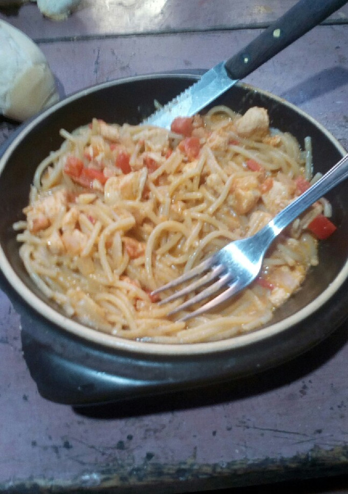 Una foto de Fideos con salsa rosada