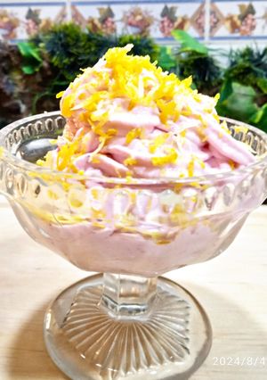 Une photo de Glace à la fraise 🍓 et zeste de citron 🍋