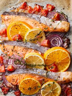 Una foto de Salmón al horno con cítricos