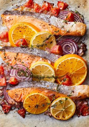Una foto de Salmón al horno con cítricos