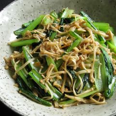 A picture of Stir-fried Choy Sum & Enoki.