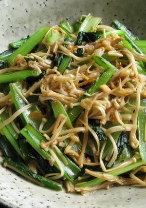 A picture of Stir-fried Choy Sum & Enoki.