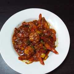 Una foto de সুইট এন্ড সাওয়ার চিলি প্রন (Sweet and Sour chili Prawn Recipe In Bengali)