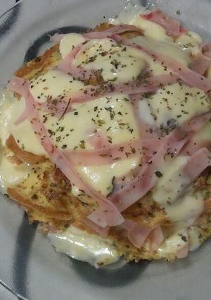 Una foto de Montaña de omelletts con queso y paleta