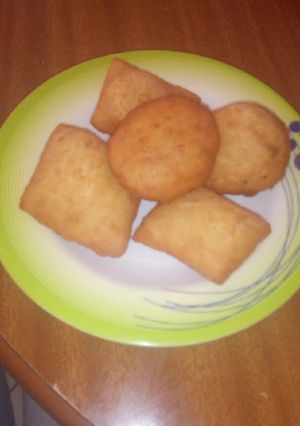 A picture of Crunchy lemon mandazi.